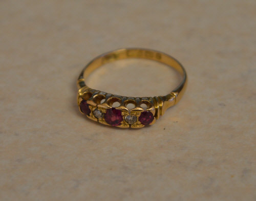 Victorian 18ct gold ruby and diamond ring, approx weight 3g,