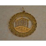14ct gold ornate pendant (possibly Parthenon,
