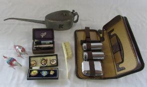 Various items inc Kaye's patent oil can, assorted pin badges,