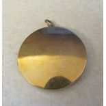 Large 9ct gold pendant/locket D 4 cm weight 16.
