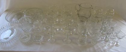 Various glassware inc dessert bowls,