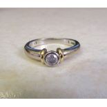 18ct gold diamond ring approx 0.