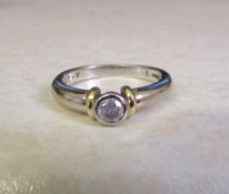 18ct gold diamond ring approx 0.