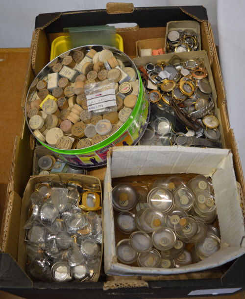 Large quantity of watch crystals,