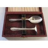 Silver child's pusher and spoon Sheffield 1944 weight 1.