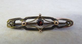 9ct gold garnet and seed pearl brooch weight 2 g (af)