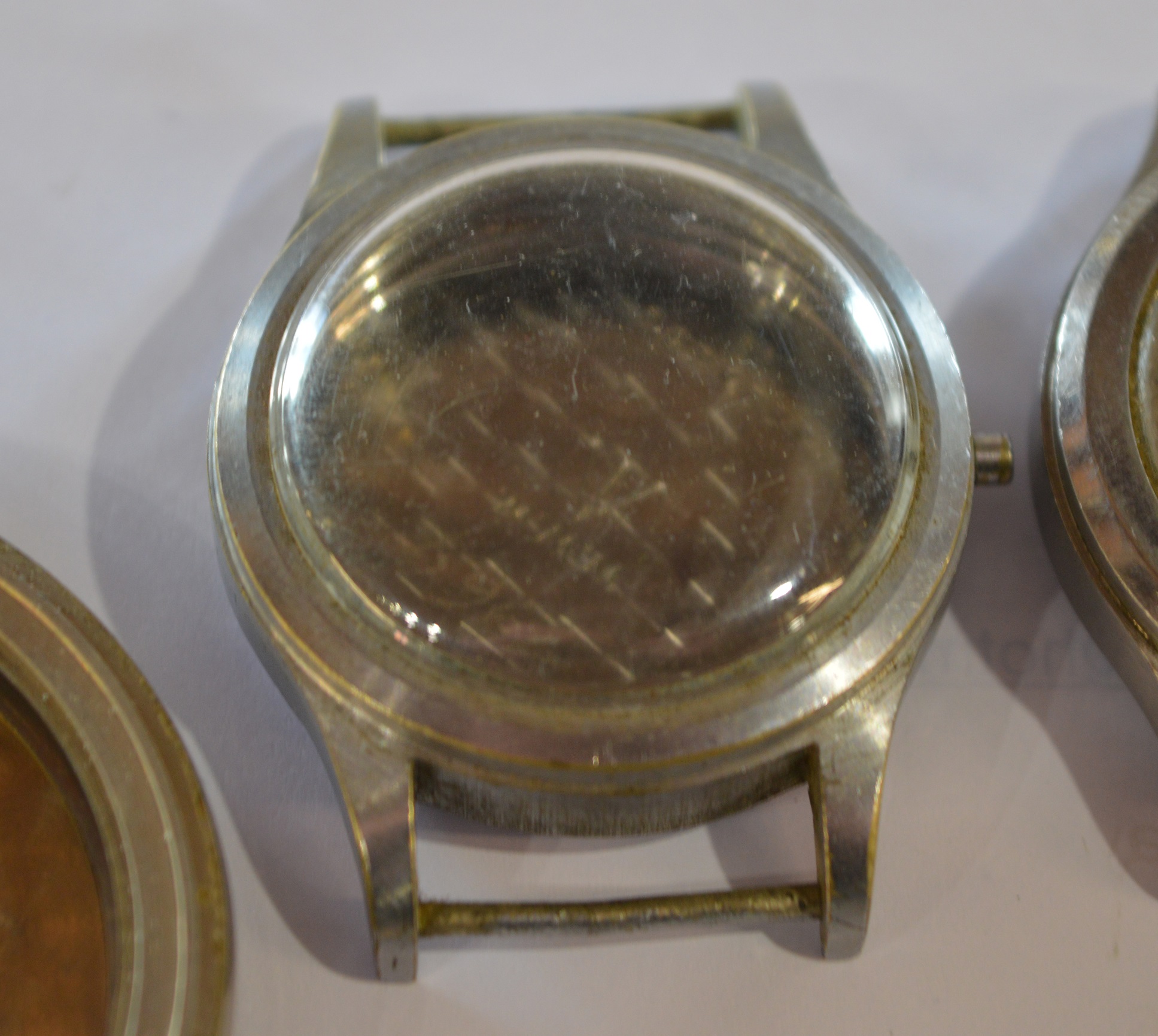 2 military pocket watches and 2 watch cases with military broad arrow & 'WWW' marks (Possibly Dirty - Image 3 of 6