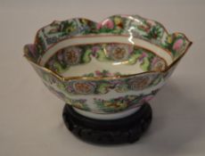 Oriental bowl on stand