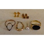 Various 9ct gold including a ring,