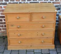 Pine chest of drawers