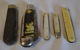 Silver bladed fruit knife and 4 other pocket knives