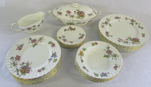 Minton 'Vermont' part dinner service (gravy jug af)