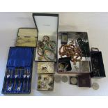 Assorted costume jewellery,