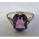 9ct gold ring (possibly amethyst) size Q (total weight 2.