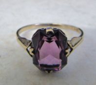 9ct gold ring (possibly amethyst) size Q (total weight 2.