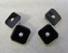 9ct white gold onyx and pearl cufflinks weight 5.