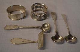 Silver condiment spoons, silver pusher and two silver napkin rings, total weight approx 2.