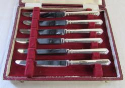 Cased set of silver handled butter knives Sheffield 1969