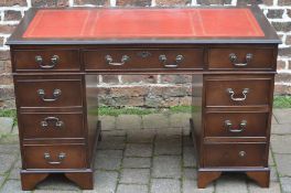 Georgian reproduction pedestal desk