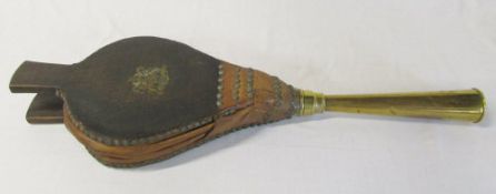 19th century bellows fog horn with royal coat of arms and stamped 4401 L 87 cm
