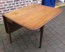 Georgian style oak gateleg table