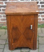 Sewing machine cabinet