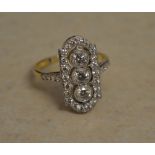 18ct gold stunning ladies diamond ring with shoulders size O