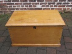 Pine blanket box