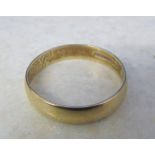 18ct gold band ring size R weight 3 g