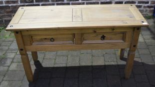 Pine serving table