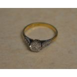 18ct gold solitaire diamond ring with shoulders size P/Q (damage to top of stone)