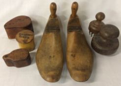 Pair of vintage wooden shoe stays, 2 carders,