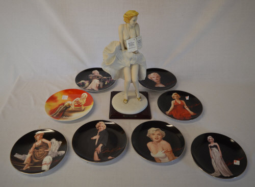 Marilyn Monroe 'The Juliana Collection' figure and approx 8 Marilyn Monroe collectors plates