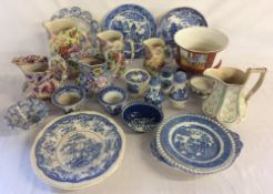 Various ceramics including graduated jugs, old Willow Pattern condiments,
