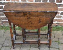 Round oak gate leg table