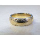 9ct gold engraved band ring weight 6.