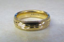 9ct gold engraved band ring weight 4.