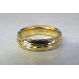 9ct gold engraved band ring weight 4.