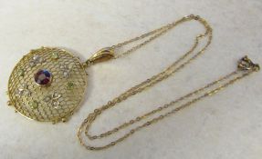 9ct gold pendant with garnet, peridot and seed pearls (pendant diameter 3.