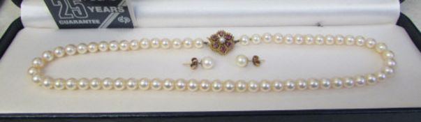 String of pearls with 9ct gold clasp & a pair of 9ct gold pearl earrings