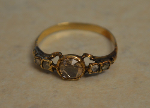Victorian rose cut diamond ring with shoulders, approx 0.4ct, total weight approx 2.