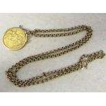 1902 22ct gold sovereign mounted with 9ct gold chain (weight of chain 7 g)
