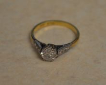 18ct gold solitaire diamond ring with shoulders size P/Q (damage to top of stone)