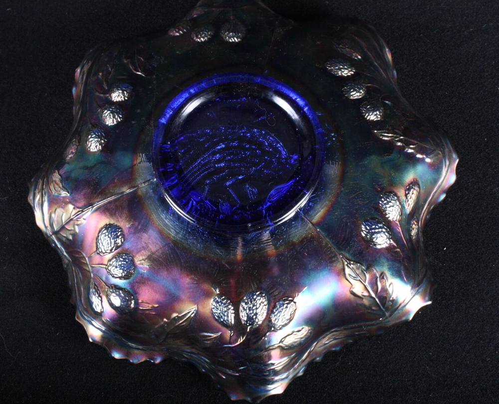 A blue Carnival glass shaped dish with peacock decoration, 8 1/2" dia - Bild 4 aus 4