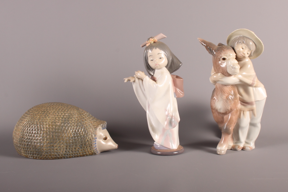 A Lladro figure of a child with donkey, a Lladro figure of Japanese girl and a Lladro model of a - Bild 3 aus 3