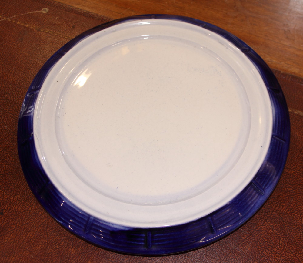 A blue and white cheese dish with domed cover and a blue and white tureen and stand - Image 5 of 6