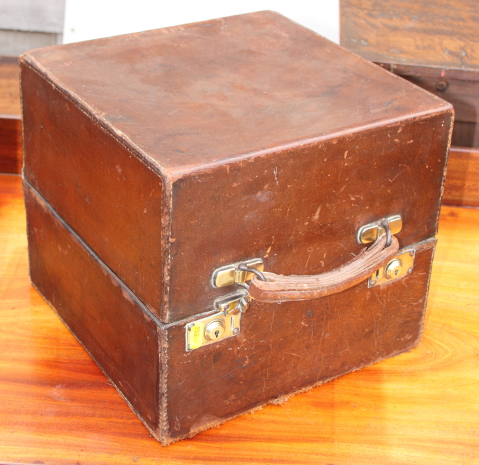 A portable gramophone by the Gramophone Company, leather covered case with lid inset hemispherical - Image 3 of 3