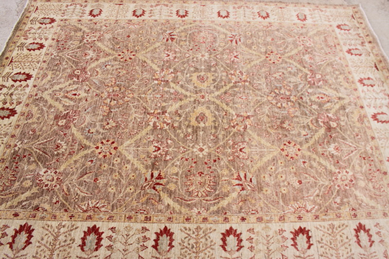 A modern Persian rug with all-over Herati design in shades of brown, cream and red, 96" x 126" - Bild 3 aus 3