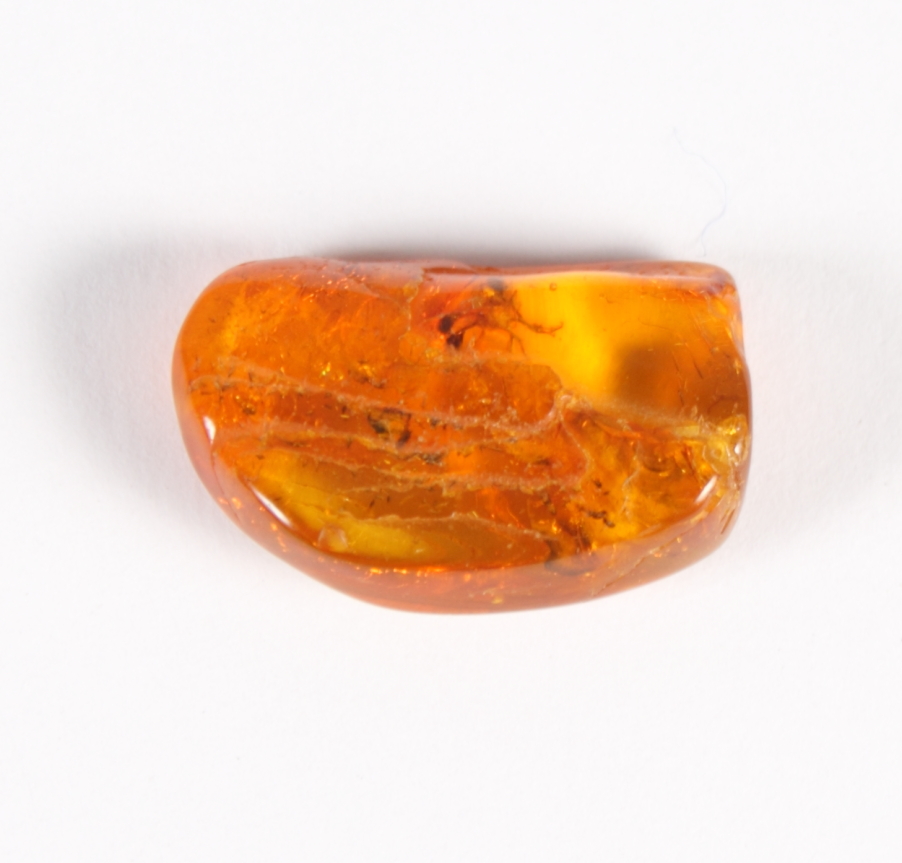 A graduated "egg yolk" amber bead necklace, 31" long, the largest bead 1 1/4" wide, 87.6g - Bild 8 aus 14