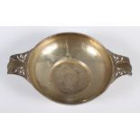 A hammered silver two-handled Quaich, London 1907, 4.2oz approx,